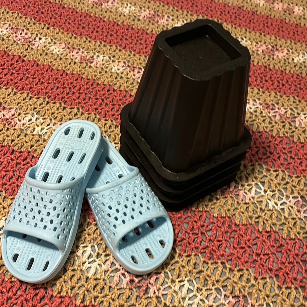 Dorm Room Shower Shoes and Riser Set